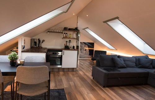 Siglufjorður Apartamento | Scenic Penthouse - Ocean view & skylight windows