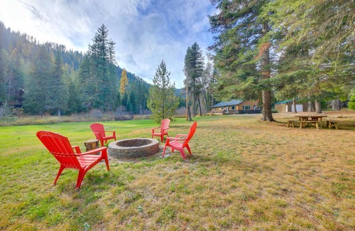 Priest River Casa | Scenic Priest Lake Vacation Rental Deck and Views!