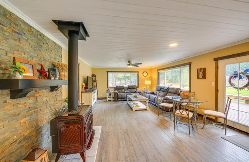Priest River Casa | Scenic Priest Lake Vacation Rental Deck and Views!
