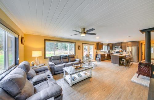 Priest River Casa | Scenic Priest Lake Vacation Rental Deck and Views!