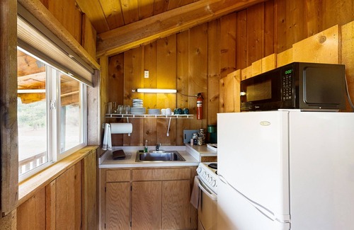 Sula Cabina | Scenic retreat w/two cabins, abundant wildlife, forest views, & fishing