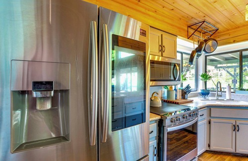 Junction City Casa | Scenic Riverfront Escape w/ Sauna in Junction City
