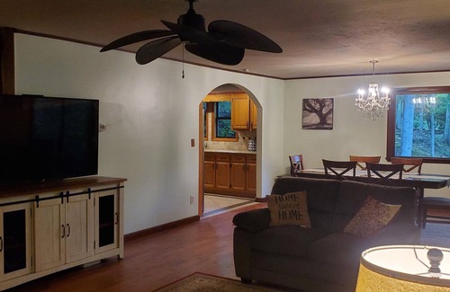 Dahlonega Cabina | Scenic riverfront location