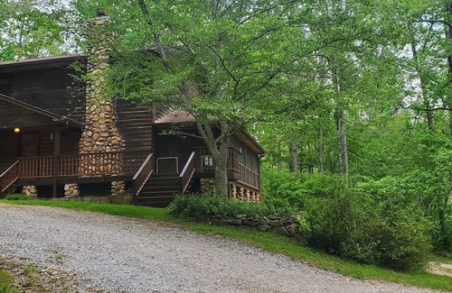 Dahlonega Cabina | Scenic riverfront location