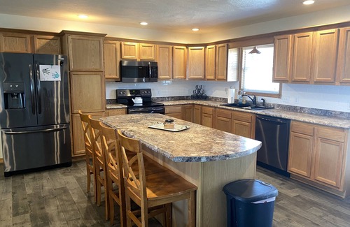Eminence Casa | Scenic Riverways Retreat - Perfect for Families and Groups