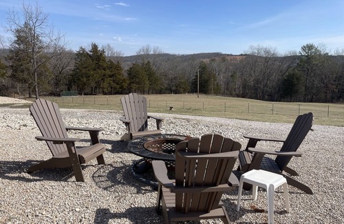 Eminence Casa | Scenic Riverways Retreat - Perfect for Families and Groups