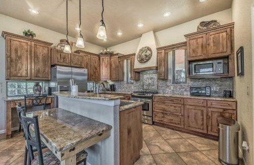 Ruidoso Casa | Scenic Ruidoso Home with Large Deck and Hot Tub!