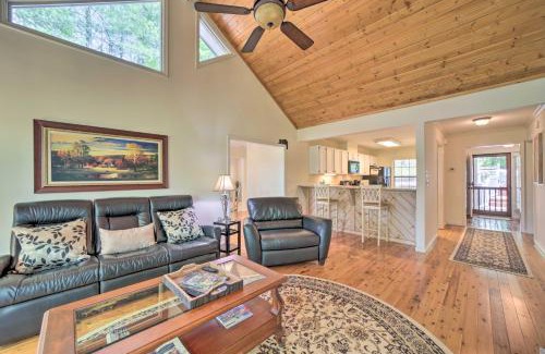 Sapphire Apartamento | Scenic Sapphire Condo with Deck and Gas Grill!