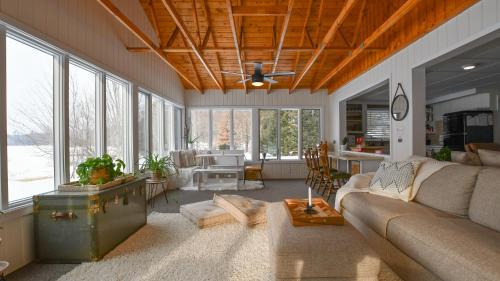 Crivitz Casa | Scenic & Serene Lakefront Cottage With Wood Stove