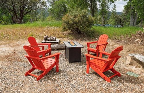 Yosemite Forks Casa | Scenic Serenity 50 acres/hot tub/game room