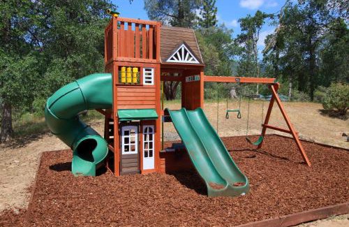 Yosemite Forks Casa | Scenic Serenity 50 acres/hot tub/game room