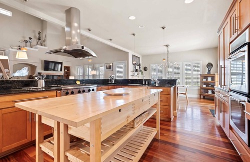 Southeast Boise Casa | Scenic Serenity in Immaculate Custom Home with Breathtaking Mountain Views | Community Pool & Gym!