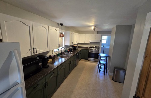 Shelburne Casa | Scenic Shelburne home. Central location close to Shelburne Harbour.