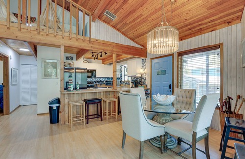 Siesta Key Cabaña | Scenic Siesta Key Home ~ 1 Mi to Village & Beach!