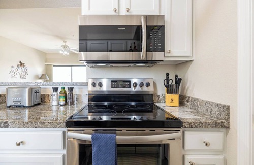 Fort McDowell Condominio | Scenic Snowbird Nest w/ Heated Pool and Hot Tub!