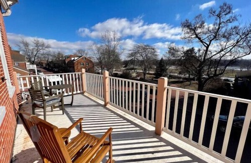 St. Charles Apartamento | Scenic South Main Apartment with Breathtaking Views for 3 Guests