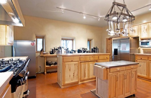 Truchas Casa | Escenario de montaña al estilo del suroeste, cerca de Santa Fe y Taos