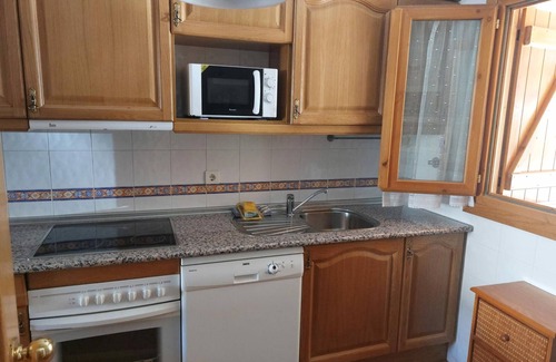 Villanua Casa | Casa tradicional de montaña con jardín, 3 habitaciones, altillo y cocina equipada