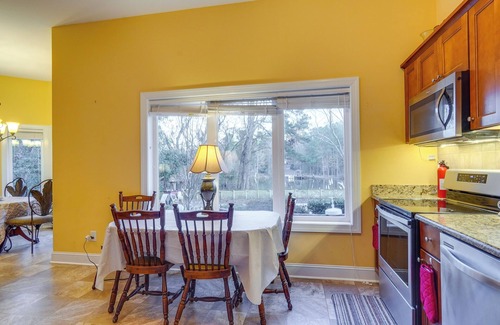 Westover Apartamento | Scenic Studio w/ Dock Access in Fayetteville!