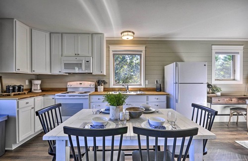Carson Apartamento | Scenic Studio w/ Loft & View of the Columbia River