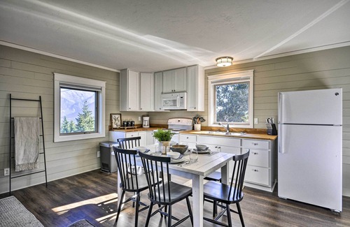 Carson Apartamento | Scenic Studio w/ Loft & View of the Columbia River