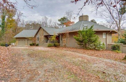 Westover Apartamento | Scenic Studio with Dock Access in Fayetteville!