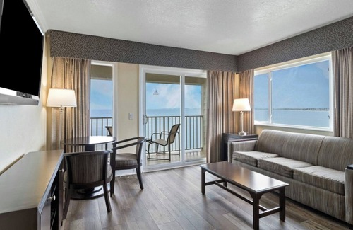Rocky Point Hotel | Scenic Tampa Escape! Balcony w/ Bay View, Outdoor Pool & Free Parking!