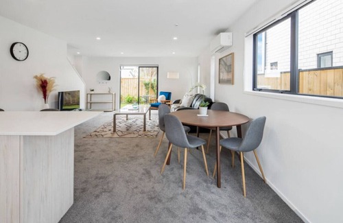 Trentham Casa | Scenic Views from our 2-BR Trentham Hideaway