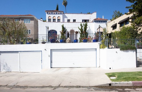 Los Feliz Condominio | Vistas panorámicas cerca del parque Griffith en una zona tranquila que está a pocos minutos de Hollywood.