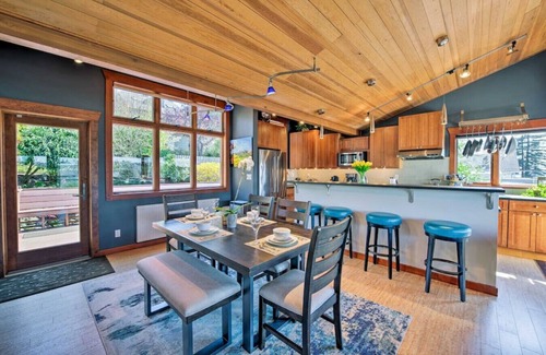 North Queen Anne Casa | Scenic Water-View Queen Anne Home, 2Mi to Downtown