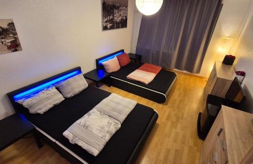 Friedrichsfelde Apartamento | Schöne 3 Schlafzimmer Wohnung mit 4 Dopplbetten