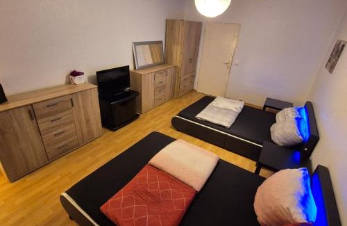 Friedrichsfelde Apartamento | Schöne 3 Schlafzimmer Wohnung mit 4 Dopplbetten