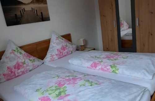 Brandenberg-Fahl Condominio | Schöne, Gemütliche und Komfortable Ferienwohnung am Waldrand , Bikers Welcome !!
