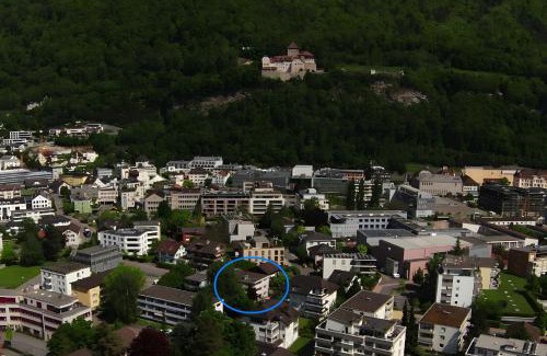 Vaduz Apartamento | Schöne grosse Attika-Wohnung im Zentrum von Vaduz inkl. Parkplatz