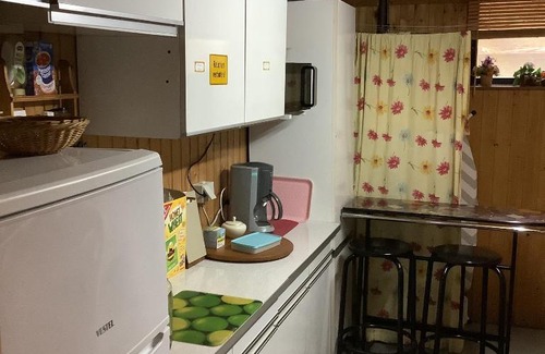 Kray Casa | Schönes Doppelbettzimmer im Untergeschoss inkl Parkplatz nach Verfügbarkeit