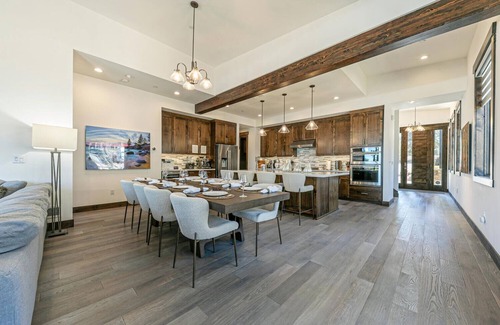 Ponderosa Palisades Casa | Schaffer's Mill Luxurious Mountain Escape w/ Hot Tub, BBQ, Firepit & EV Charger