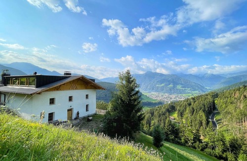 Vipiteno Apartamento | Schallerhof Sterzing "pförfis": Ferienwohnung am Bauernhof für Zwei mit Ausblick