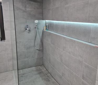 Holzheim Apartamento | Schicke Gästewohnung Düsseldorf Neuss Köln