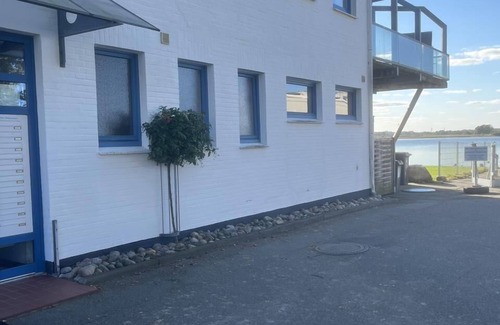 Maasholm Apartamento | Schleiseits vacation apartment directly on the water