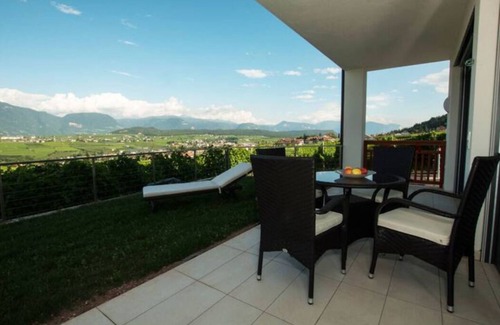 Berg/Monte Apartamento | "Schlern" vacation apartment with garden, breathtaking view and organic bathing pond