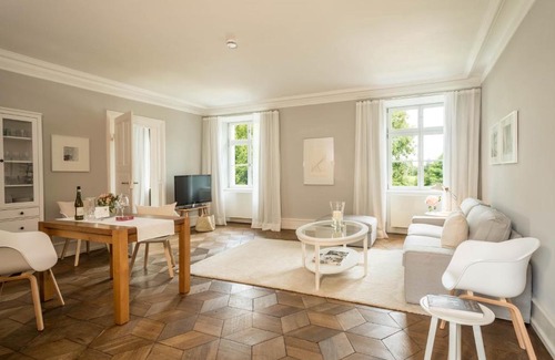 Immenstaad am Bodensee Apartamento | Schloss Kirchberg - Rosé