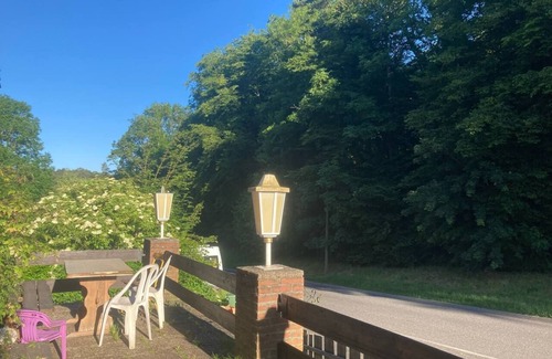 Bad Arolsen Apartamento | Schnuckelige Gruppenunterkunft am Schwimmbad in Landau mit Sauna und Kletterwand