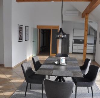 Roemerberg Apartamento | Schnurs Ferienwohnung