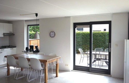 Breskens Casa | Schoneveld 184 is a holiday home of the type "Stern". The holiday home is quietly situated on the edge of holiday park Schoneveld and has a view over nature reserve "Waterdunen".
