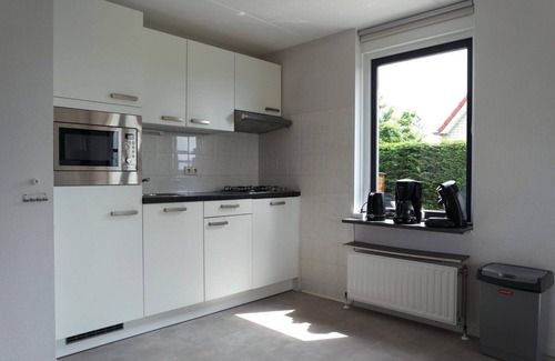Breskens Casa | Schoneveld 184 is a holiday home of the type "Stern". The holiday home is quietly situated on the edge of holiday park Schoneveld and has a view over nature reserve "Waterdunen".