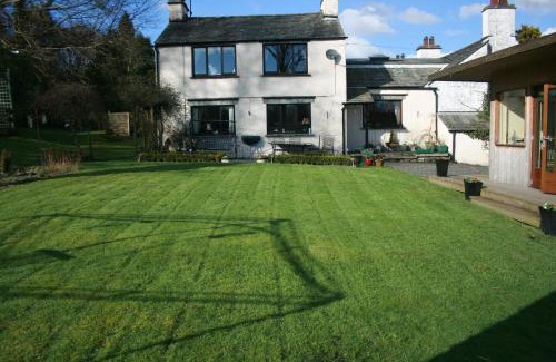 Hawkshead Cama Y Desayuno | School House Cottage B&B and tea garden
