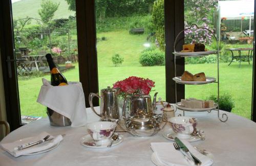 Hawkshead Cama Y Desayuno | School House Cottage B&B and tea garden