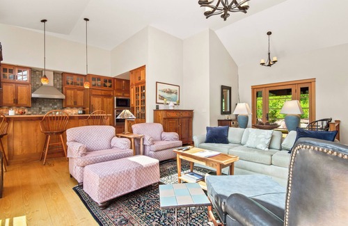 Rangeley Casa | Schoolmarm Rock - 450' of private waterfront on Rangeley Lake