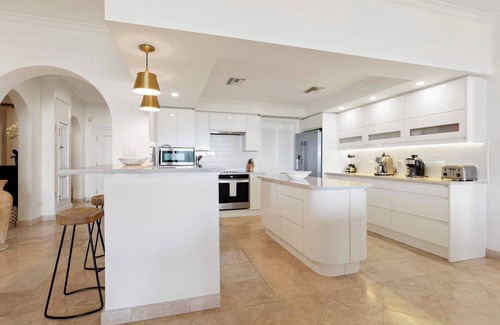 Schooner Bay Condominio | Schooner Bay 305 in St Peter by Personal Villas - Breathtaking Haven