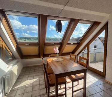 Simmozheim Apartamento | Schwarzwald-Luft 3,5 Zimmer 90qm mit Doppelgarage